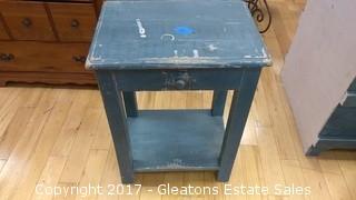DISTRESSED SIDE TABLE / STAND