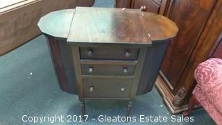 ANTIQUE NIGHT STAND/SIDE TABLE