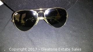 RAY BAN GOLD AVIATOR SUNGLASSES