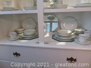 Royal Gallery Fine China with Gold Inlay 9005G Jessica Plus Six Mirror (located in house)