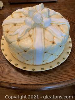 “Wrapped Cake” Cake Plate with Cover