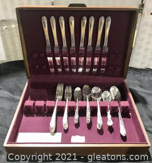 50 Piece WM Rogers & Sons IS “Exquisite” Silver Plated Silverware Flatware Set 