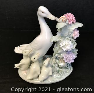 LLADRÓ Porcelain Duck Figurine “How Do You Do” (1439) with Box 