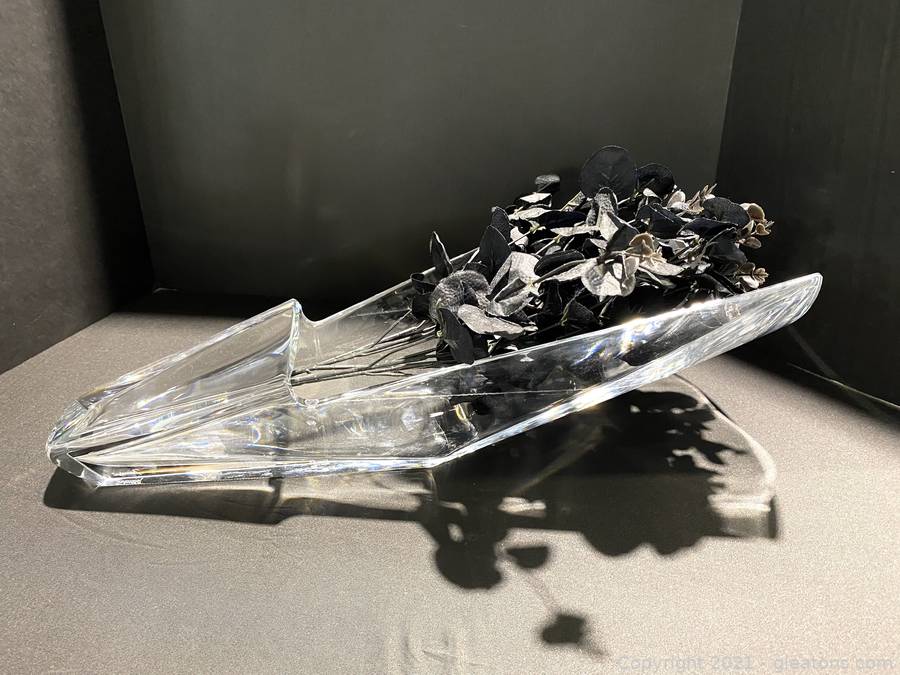Baccarat Diva Vase (Medium) Auction | Gleaton's, Metro Atlanta