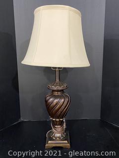 Traditional Style Table Lamp 