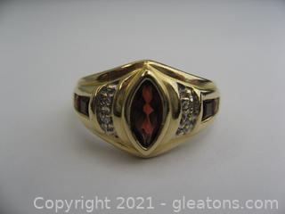 Pretty Garnet & Diamond Ring in 14kt Yellow Gold 