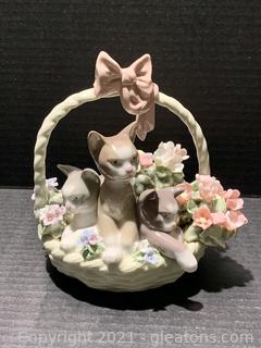 Lladro Purr-Fect Porcelain Figurine 