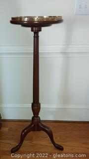 Charming Mahogany Henkel-Harris Queen Anne Style Plant Stand