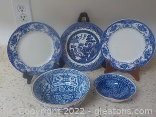 Blue and White Chinoiserie Set: 2 Small Bowls and 3 Plates 