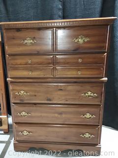 Traditional 5 Drawer Chest of Drawers