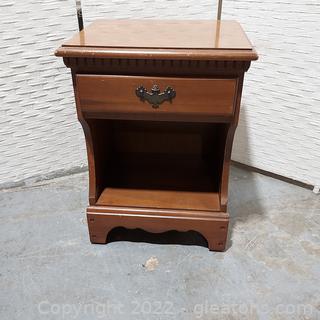 Traditional 1 Drawer Nightstand 