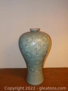 Elegant Korean Celadon Crackle Glaze Porcelain Vase
