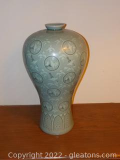 Elegant Korean Celadon Crackle Glaze Porcelain Vase