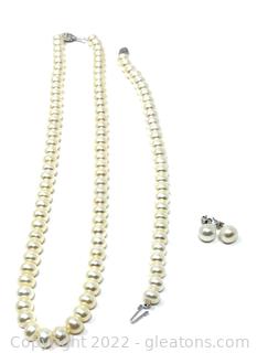 Freshwater Pearl Set-Necklace, Bracelet and Earrings in Sterling Silver 