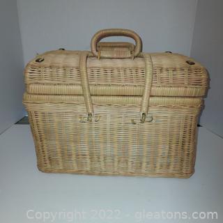 Sewing Basket and Notions (See Pictures) 