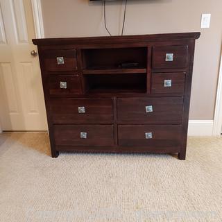 Very Nice Canyon Furniture Co. 8 Drawer Chest of Drawer