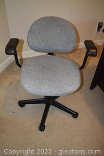 Rolling Office Chair with Wide Seat 