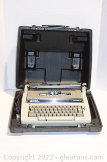 Smith Corona Electric Typewriter in Carrying Case 