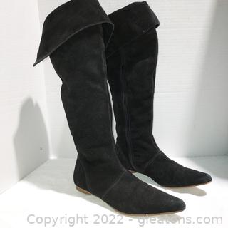 Saks Fifth Avenue Ladies Knee High Black Suede Boots
