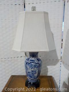 English Style Blue and White Porcelain Jar Table Lamp 