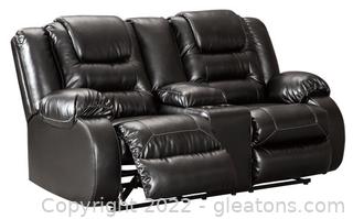 Ashley Furniture Vacherie Manual Reclining Loveseat with Console