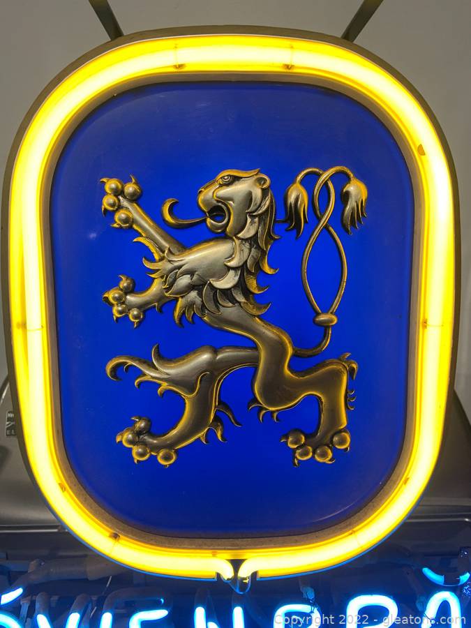 Vintage Neon Lowenbrau Lighted Beer Sign Auction | Gleaton's