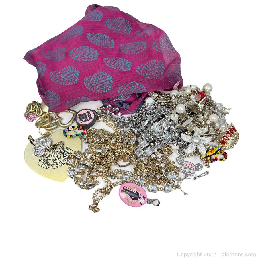 Lot - Juicy Couture Jewelry Set
