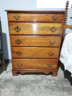 Nice Traditional Mid Century 5 Drawer Chest 