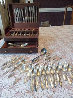 Vintage Set of Community Plate Silverplate Flatware with Wooden Box (102 Pieces) 
