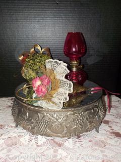 Attractive Centerpiece Based on A Round, Mirrored Base with More 