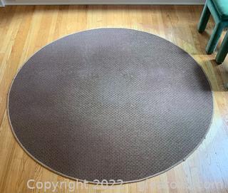 Round Indoor/Outdoor Accent Rug in Brown/Black