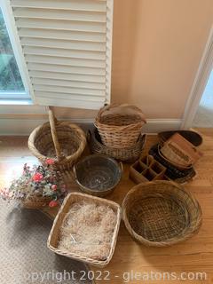 Miscellaneous Basket Lot (11 Pieces)