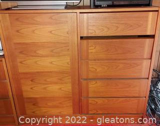 Nice Mid Century 5 Drawer Cabinet with Shelves
