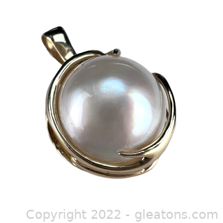 14kt Yellow Gold Mabe Pearl Pendant