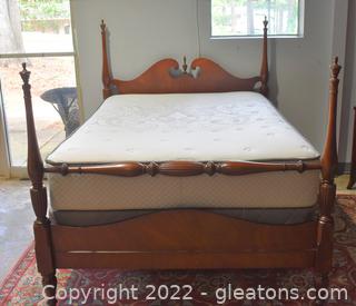 Drexel Travis Court Full Size Low Poster Bed with Mattress & Box Spring