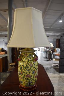 Gorgeous Yellow Famille Rose Medallion Chinese Porcelain Lamp