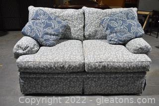 Hunting House Two Cushion Love Seat & Two Throw Pillows