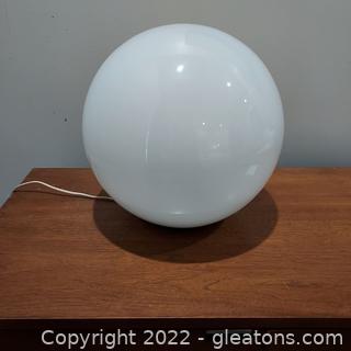 Vintage White Globe Table Lamp
