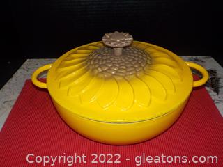 Technique Sunflower-Shaped Enameled Cast Iron Dutch Oven with Lid and Handles 