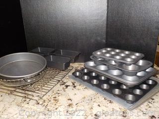 Group of Metal Baking Pans and One Clear Pyrex Dish