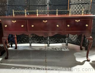 Nice Lineage 3 Drawer Queen Anne Style Buffet/Sideboard