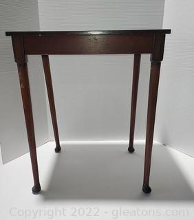 Small Accent Table with Queen Anne Legs