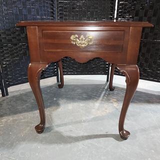 Nice Ethan Allen Queen Anne Style End Table