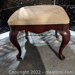 Nice Upholstered Queen Anne Style Vanity Stool 