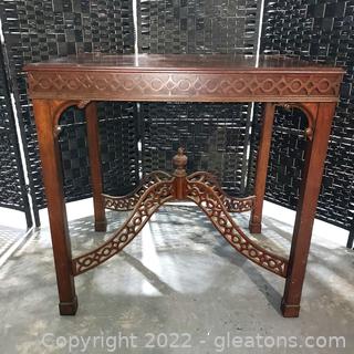 Ethan Allen News Fort Pierce Carved Mahogany Lamp/End Table 
