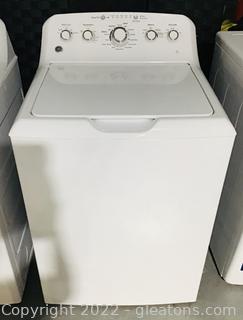 GE Top Load Washer in White (New Condition!)