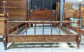 Solid Wood 4 Post Spindle Queen Size Bed Frame 