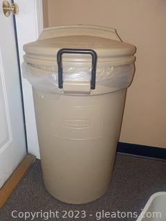 Rubber made Beige 32 Gallon (Has handles and lid) Trash Can