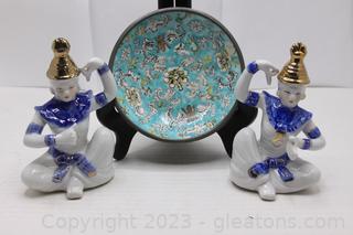 Pair of Vintage Blue & White Geisha Girl Figurines & Japanese Porcelain Ware Bowl 