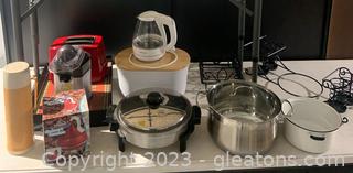 Kitchen Items- Cuisinart Juicer- Bergner Stock Pot- Kitchen Aid Toaster and More 